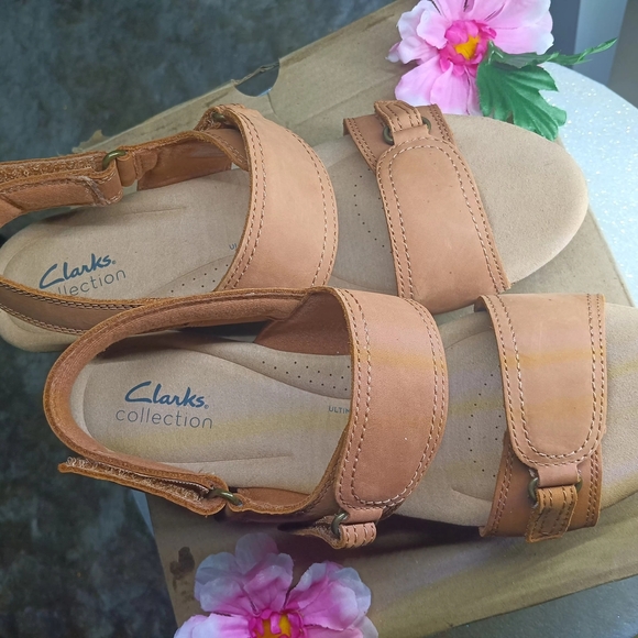 Clarks Women's Tan Sandals - Picture 1 of 7